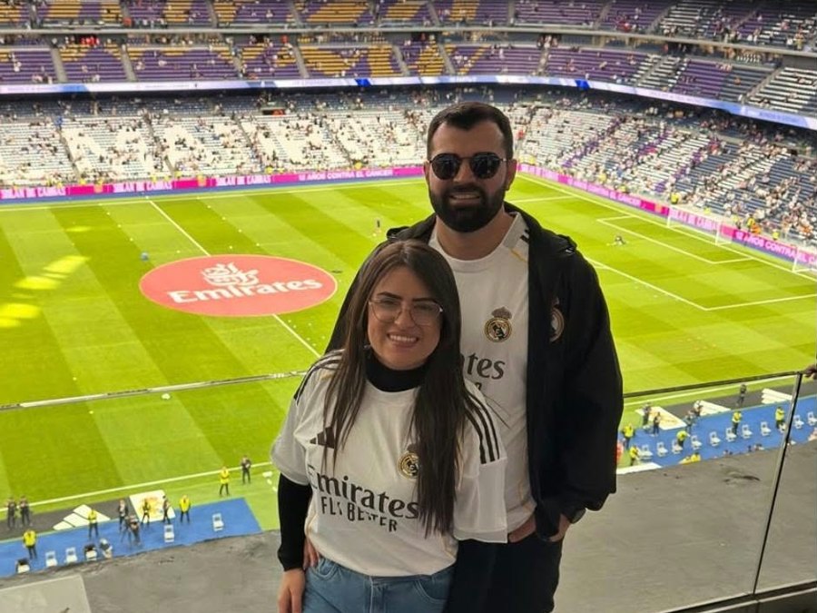 Marcos e Karol no estádio Santiago Bernabéu, em Madri
